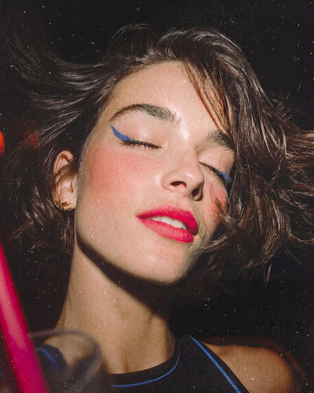 Blue eyeliner, red lips